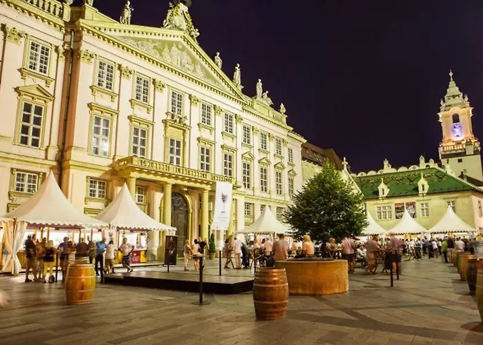 Vip In Old Town With Free Parking Apartament Bratislava